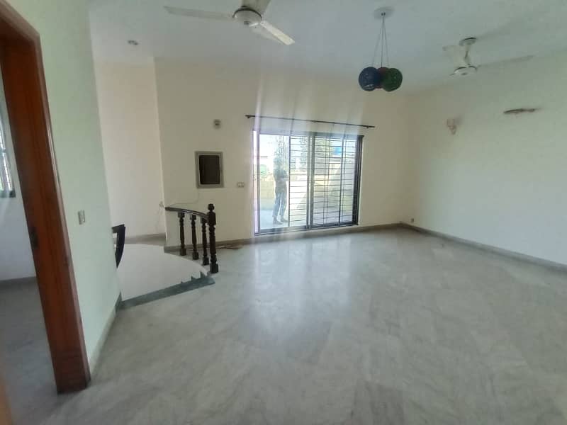 10 MARLA UPPER PORTION FOR RENT IN DHA PHASE 2 NEAR MASJID MARKET PARK 3