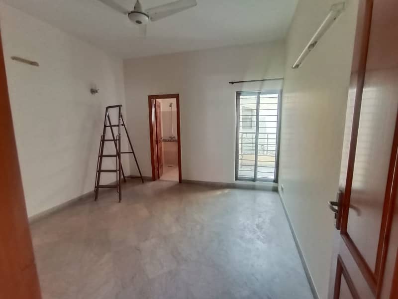 10 MARLA UPPER PORTION FOR RENT IN DHA PHASE 2 NEAR MASJID MARKET PARK 4