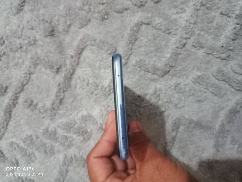 I am selling Mi 11 lite with box. . . 03049999653 11