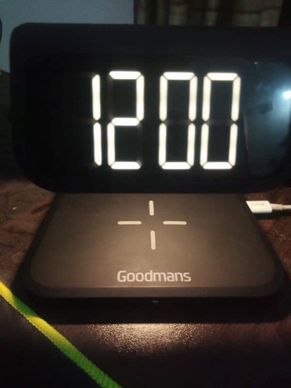 GoodsMans Wireless Charger+Alarm Clock original like new Condition UK 0