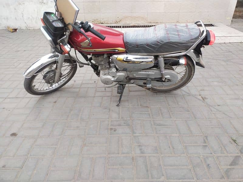 I'm selling my Honda CG125 special edition 1