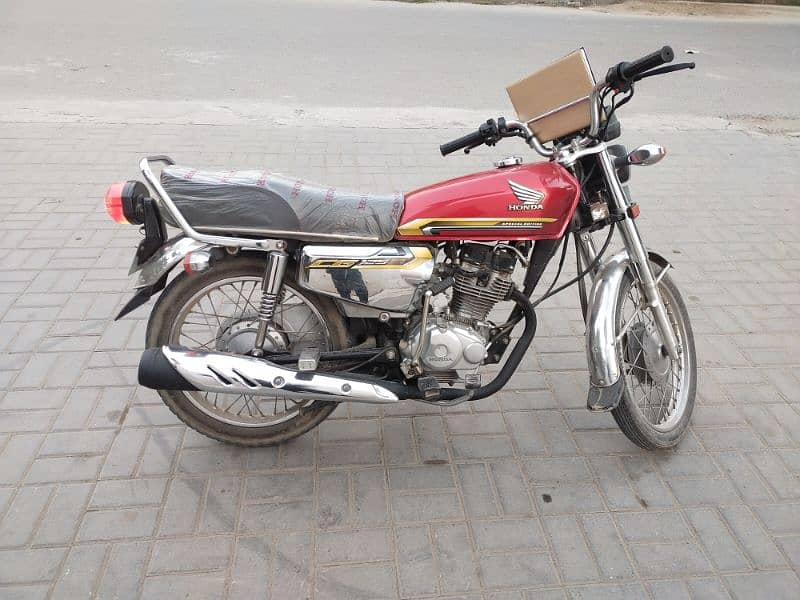 I'm selling my Honda CG125 special edition 3