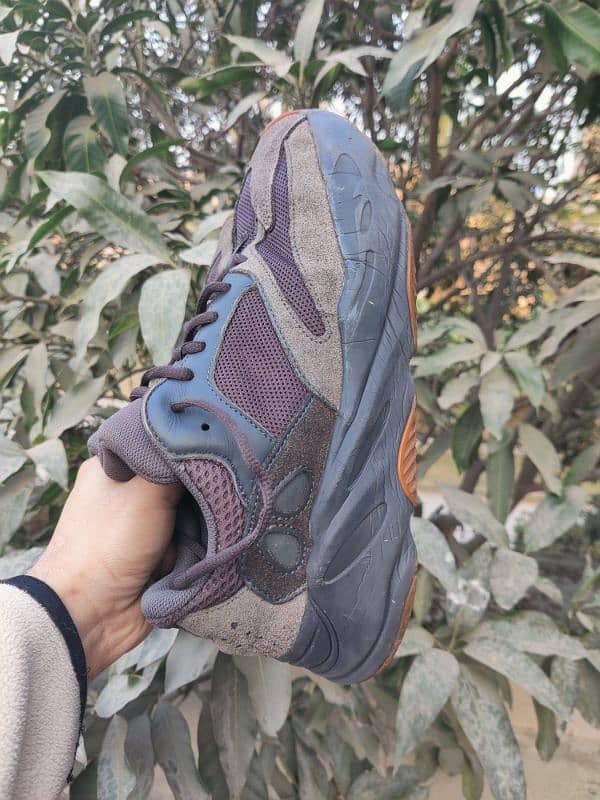 Adidas Yeezy Boost 700 2