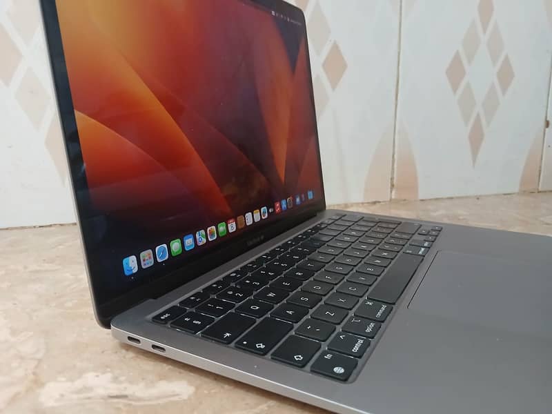 MacBook Air M1 | 13 inches | Box 2