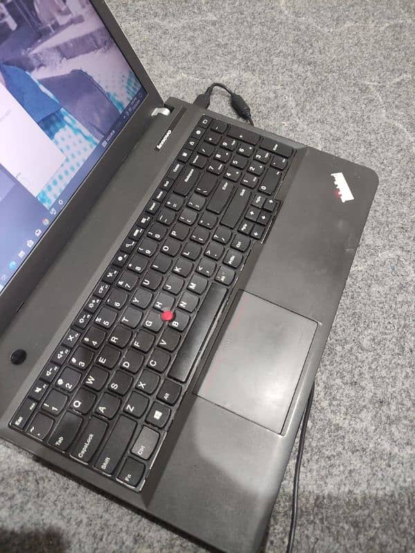 Lenovo Core i5 4th generation 4Gb ram,320gb hard,1.5 hrs betry 2