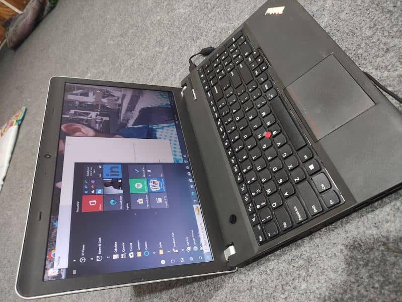 Lenovo Core i5 4th generation 4Gb ram,320gb hard,1.5 hrs betry 3