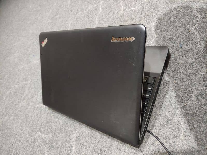 Lenovo Core i5 4th generation 4Gb ram,320gb hard,1.5 hrs betry 4