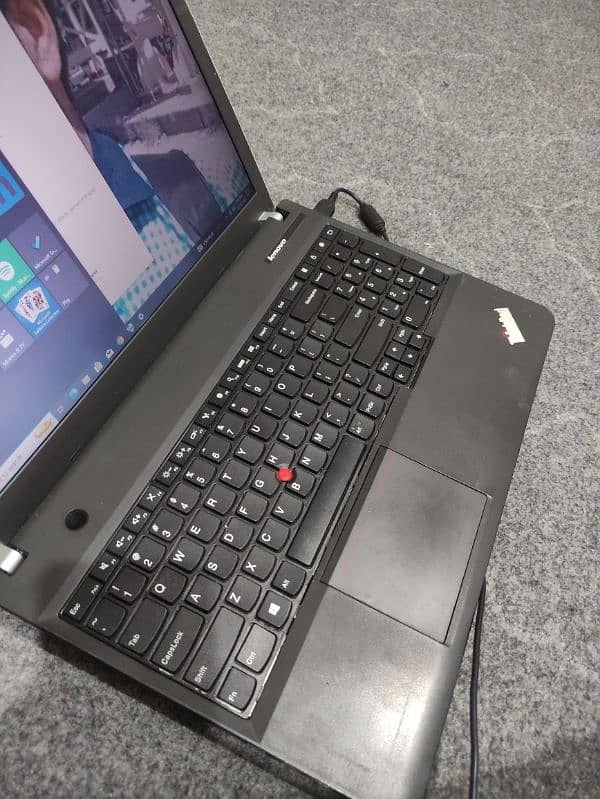 Lenovo Core i5 4th generation 4Gb ram,320gb hard,1.5 hrs betry 6