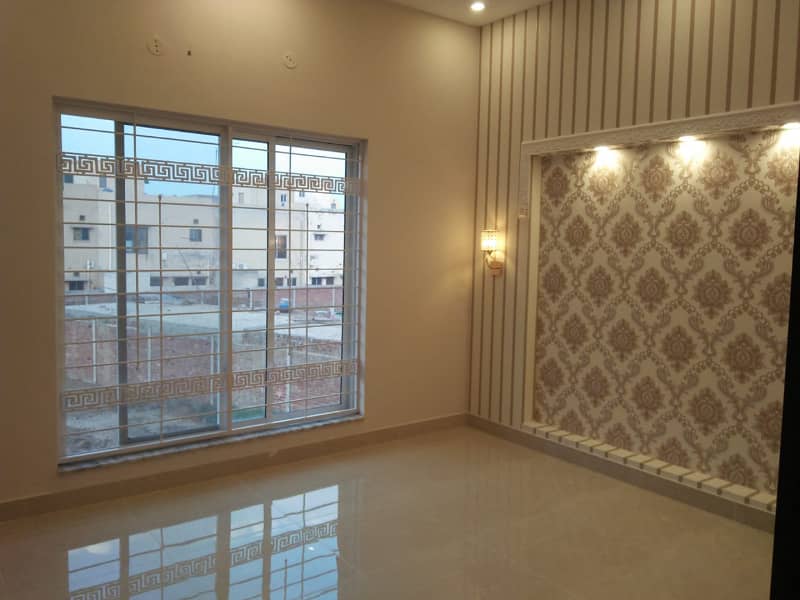 5 Marla Brand New Luxury House Available For Sale In Bahria Town Lahore. 3