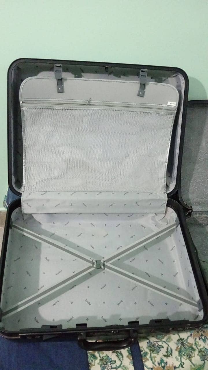 suit case for sale in karachi 9