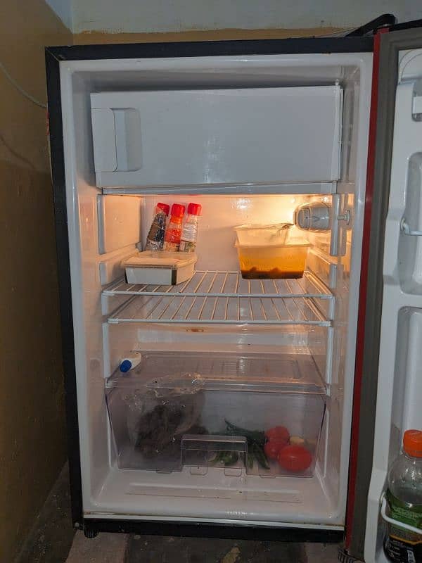 DAWLANCE FRIDGE 3