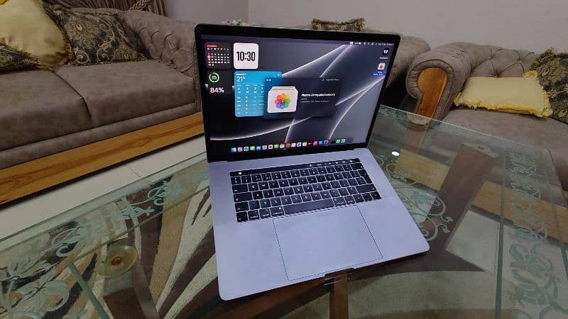 apple MacBook pro 15 2019 1