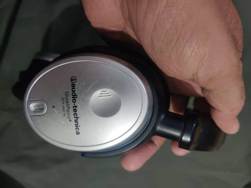 Audio Technica Quiet Point ATH-ANC7b Headphones. 2