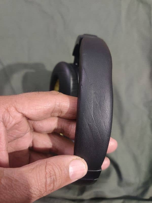 Audio Technica Quiet Point ATH-ANC7b Headphones. 5