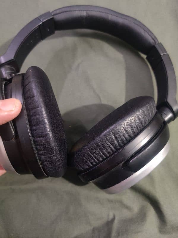 Audio Technica Quiet Point ATH-ANC7b Headphones. 6