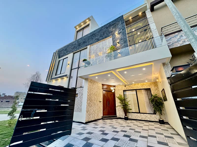 Modern Design Corner 10 Marla House For Sale | Citi Housing Gujranwala 1