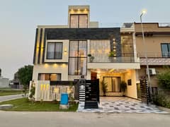 Modern Design Corner 10 Marla House For Sale | Citi Housing Gujranwala