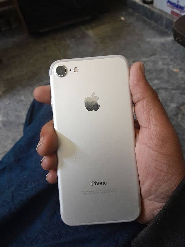 IPHONE 7 32 GB 10\8 only PHONE 1