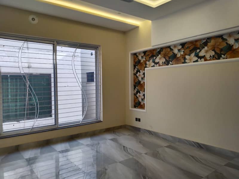 Eight Marla Non-Furnished Brand New Upper Portion Available For Rent In Bahria Town, Lahore. 1