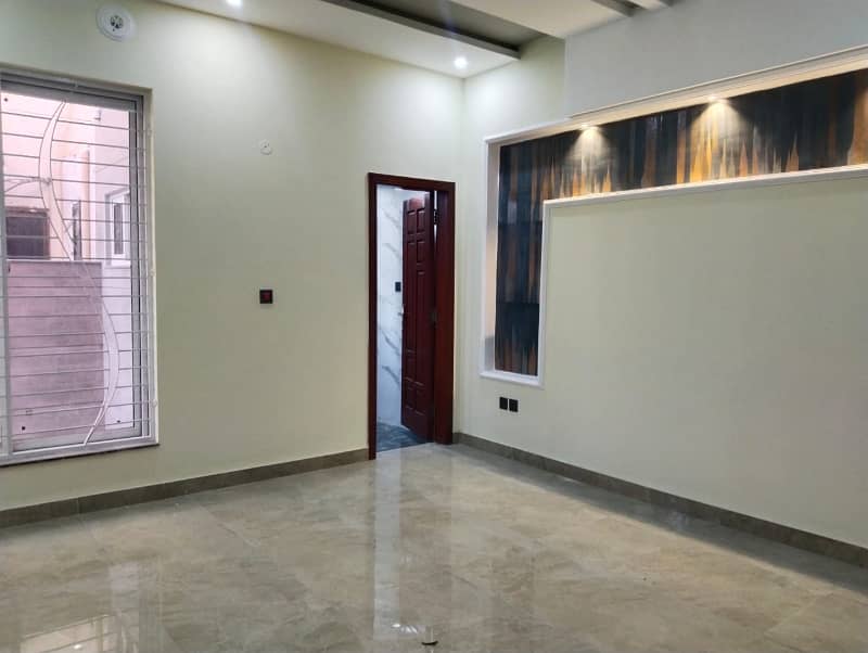 Eight Marla Non-Furnished Brand New Upper Portion Available For Rent In Bahria Town, Lahore. 2