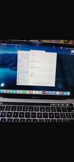 Macbook pro 2018 i5 with box