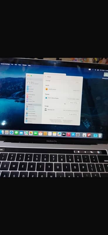 Macbook pro 2018 i5 with box 0