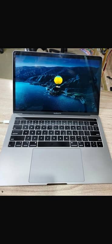 Macbook pro 2018 i5 with box 3