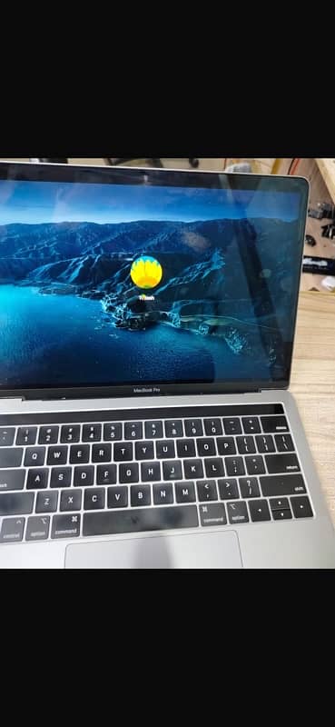 Macbook pro 2018 i5 with box 4