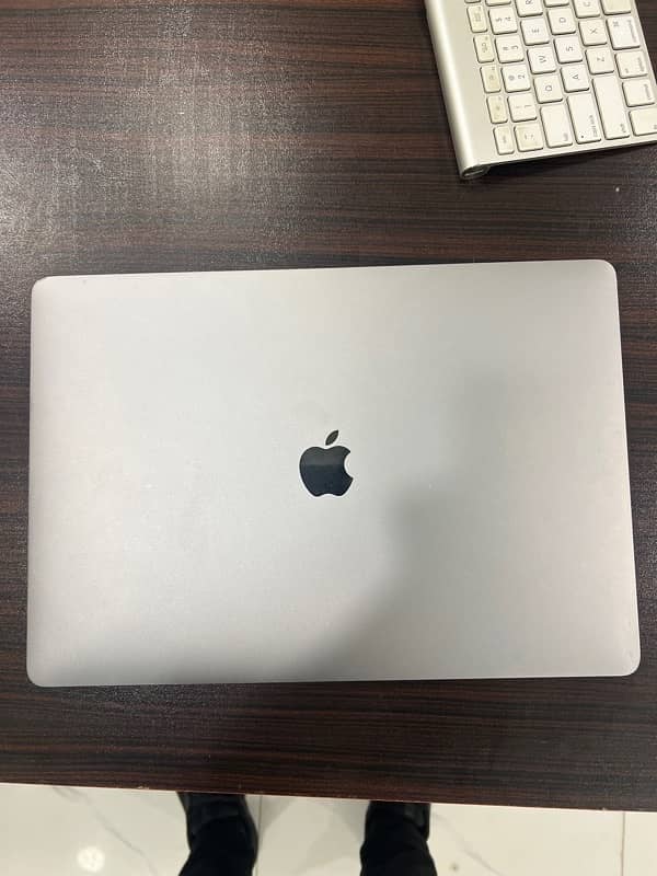 15-inch 2016 MacBook Pro: i7, 16GB RAM, 2Hrs Battery, 256gb SSD 2