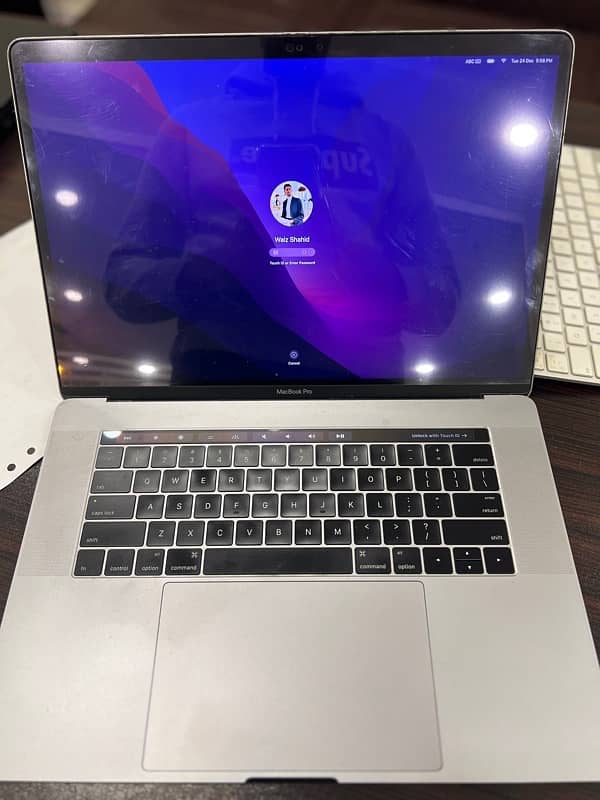 15-inch 2016 MacBook Pro: i7, 16GB RAM, 2Hrs Battery, 256gb SSD 3