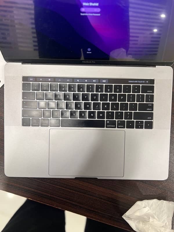 15-inch 2016 MacBook Pro: i7, 16GB RAM, 2Hrs Battery, 256gb SSD 5