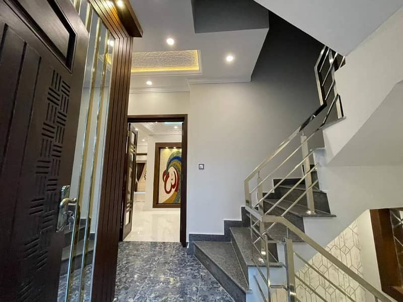 Ten Marla Non-Furnished Brand New Lower Portion Locked Upper Portion Available For Rent In Bahria Town, Lahore. 8