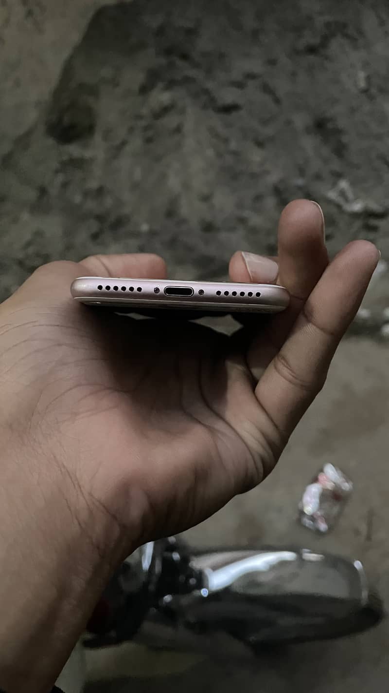 Apple iPhone 7 1