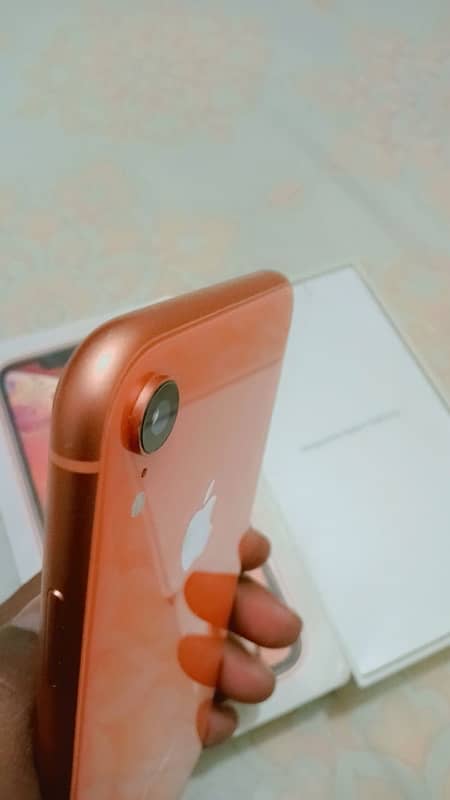 iPhone XR Non PTA 64 GB 5