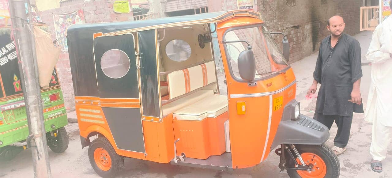 2024 Model Auto Rickshaw – New Condition, Only 4000 km Driven! 3