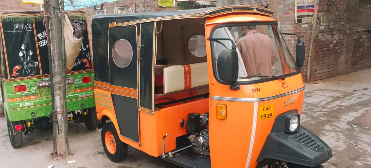 2024 Model Auto Rickshaw – New Condition, Only 4000 km Driven! 6