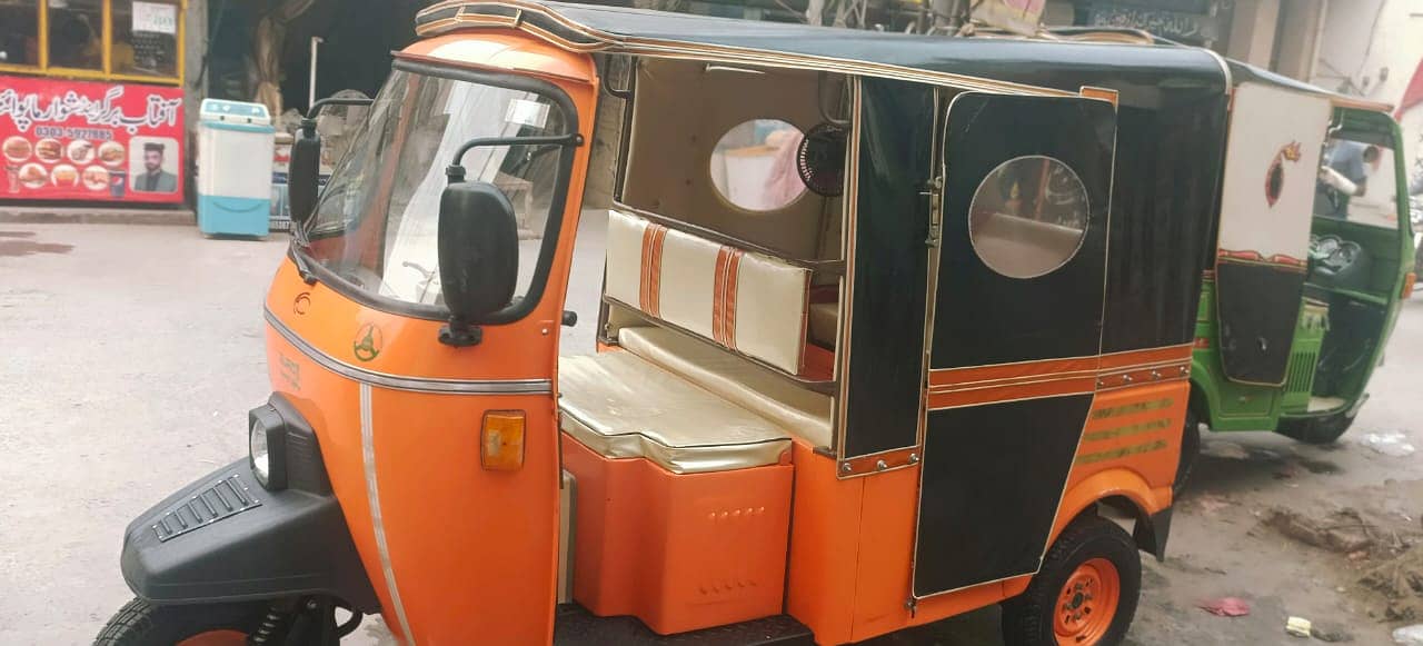 2024 Model Auto Rickshaw – New Condition, Only 4000 km Driven! 7