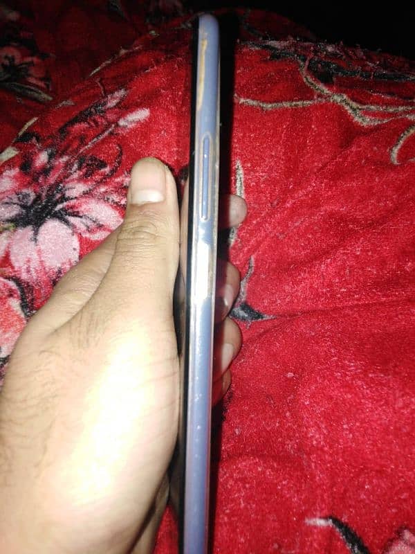 bilkul new condition 10/10 6+2 ram 128rom 2