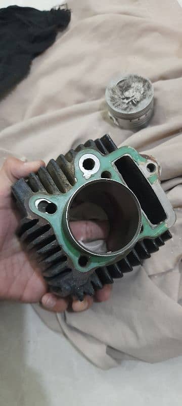 Honda Pridor Head & Piston 2