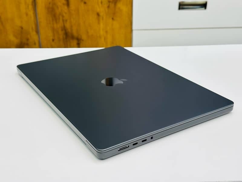 MACBOOK PRO M3 pro 2023 (M3 chip) 12-core cpu/18-core gpu 18 GB/512 GB 1