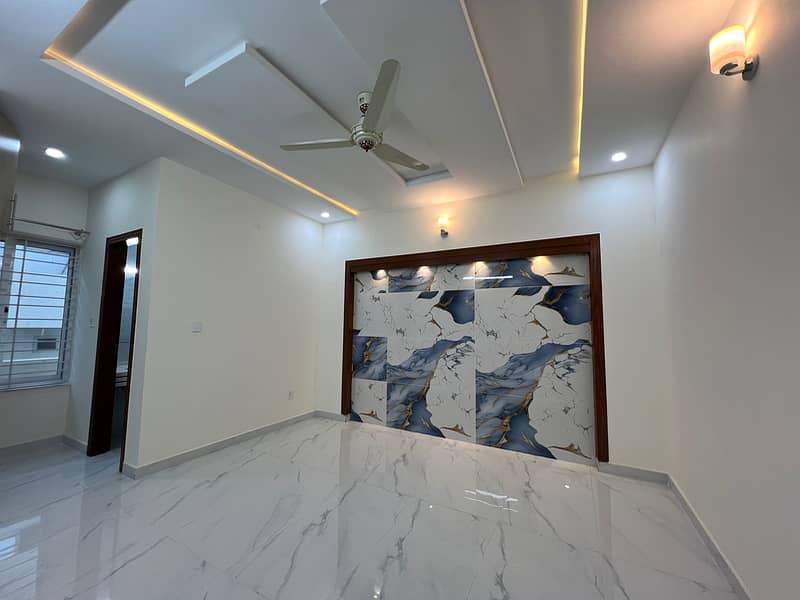 G-13 islamabad 10 Marla brand new House with xtra land 10