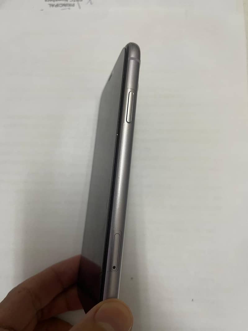 Apple iPhone 11, 64 GB, 10/10 Condition, Non PTA 9