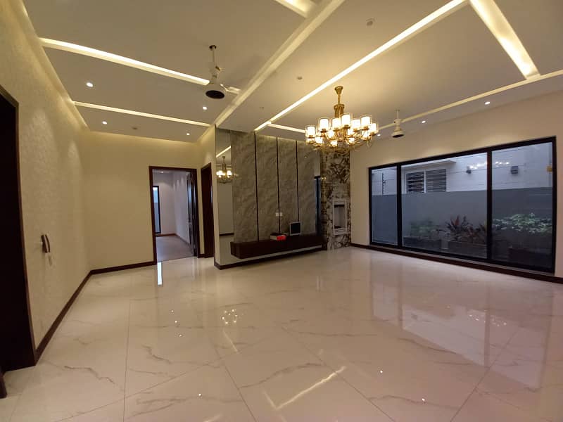 1 Kanal Stunning House For Rent In Phase 5 DHA 10