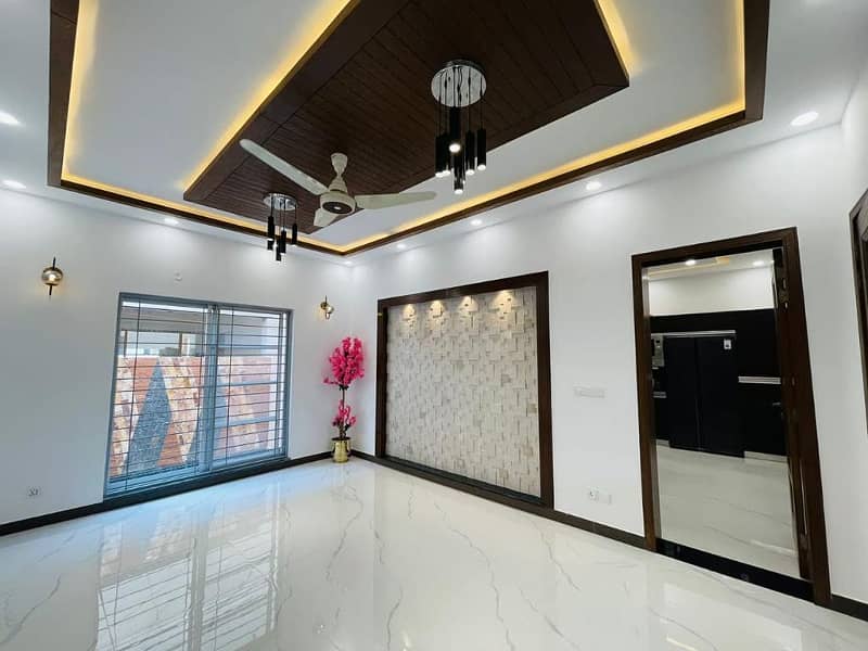 Luxurious 1 Kanal Home With Park Views In Dha Phase 7 29