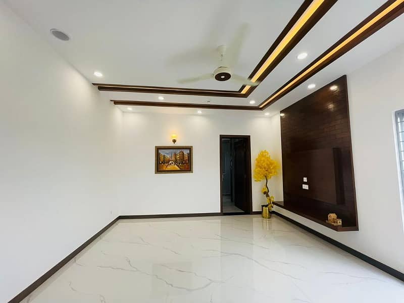 Luxurious 1 Kanal Home With Park Views In Dha Phase 7 30