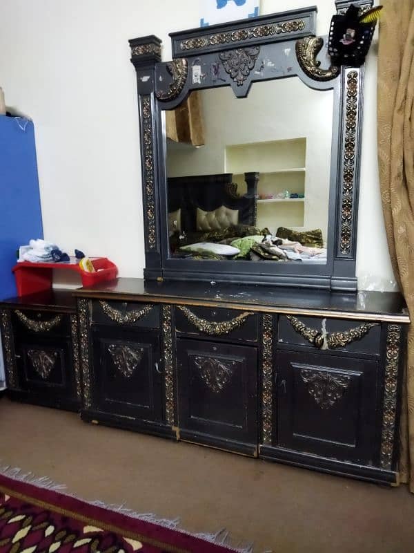 urgent sale bed, dressing table 2