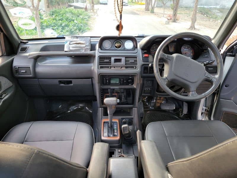 Mitsubishi Pajero 1993 8