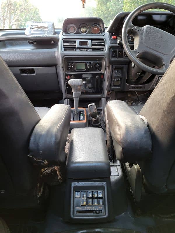 Mitsubishi Pajero 1993 9