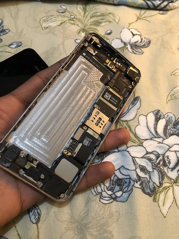 iphone 5s PTA approved only board working 100% available 2