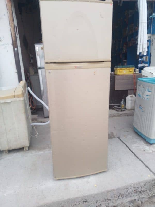 Medium size Fridge for sale 0